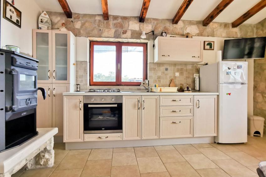 in Kaštel Lukšić mit großer Terrasse und Bergblick - foto 33