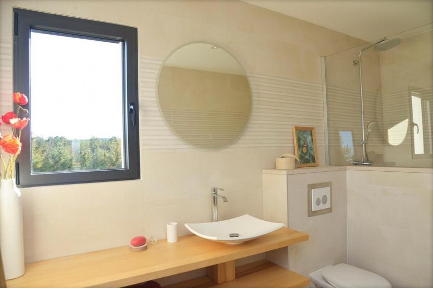 Belle maison avec piscine à débordement chauffée - foto 32