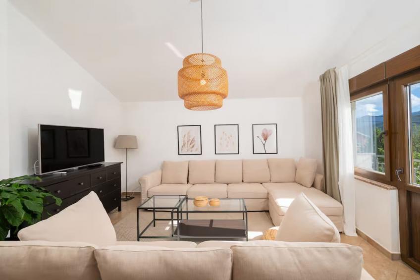 Villa Mima Pool Retreat - Five Bedroom Villa With Pool