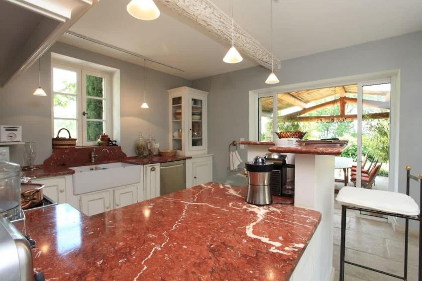 Bastide avec piscine 3 terrasses dans un écrin de verdure - foto 13