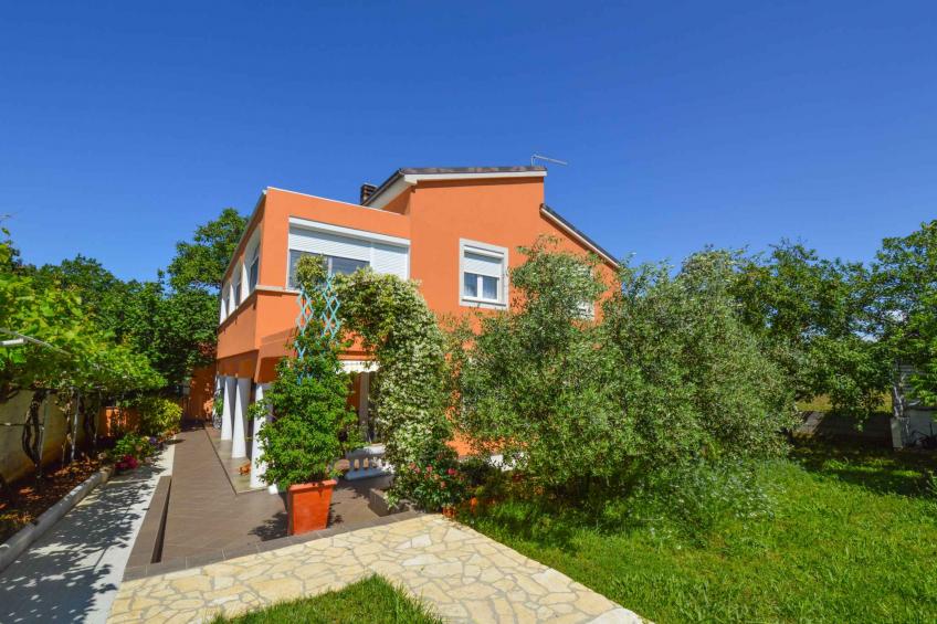 Holiday apartment with air conditioning - BF-Y2TG