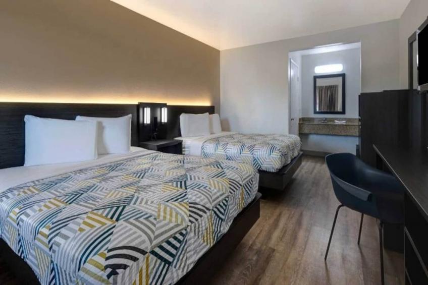 2 Queen Beds  Smoking Micfridge - foto 5