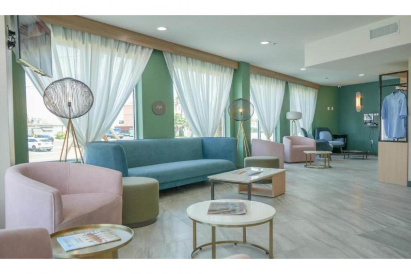 Deluxe Two Queen Room with Sofa - foto 12