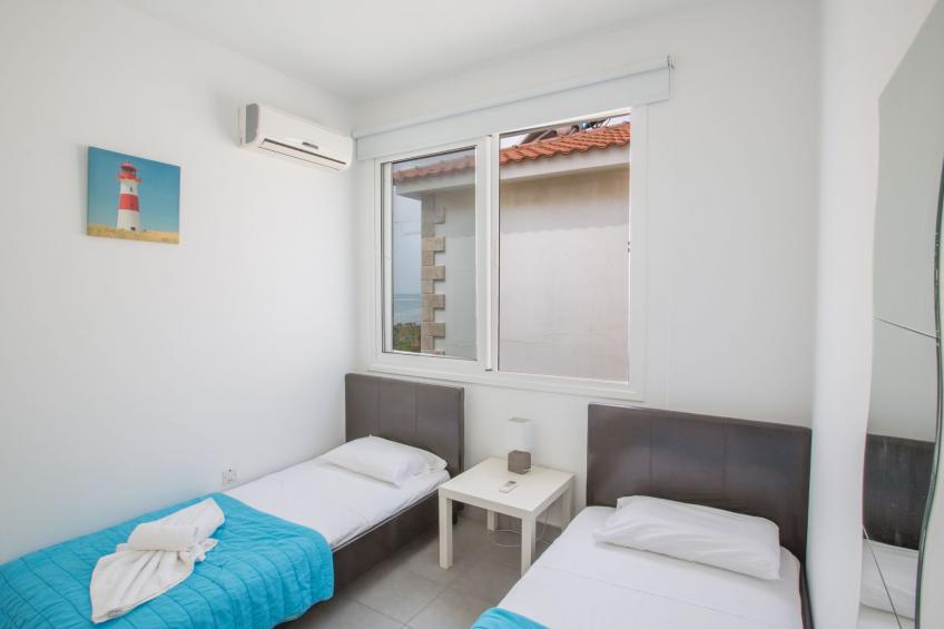 Moderne, geräumige Villa am Strand mit Pool - foto 10