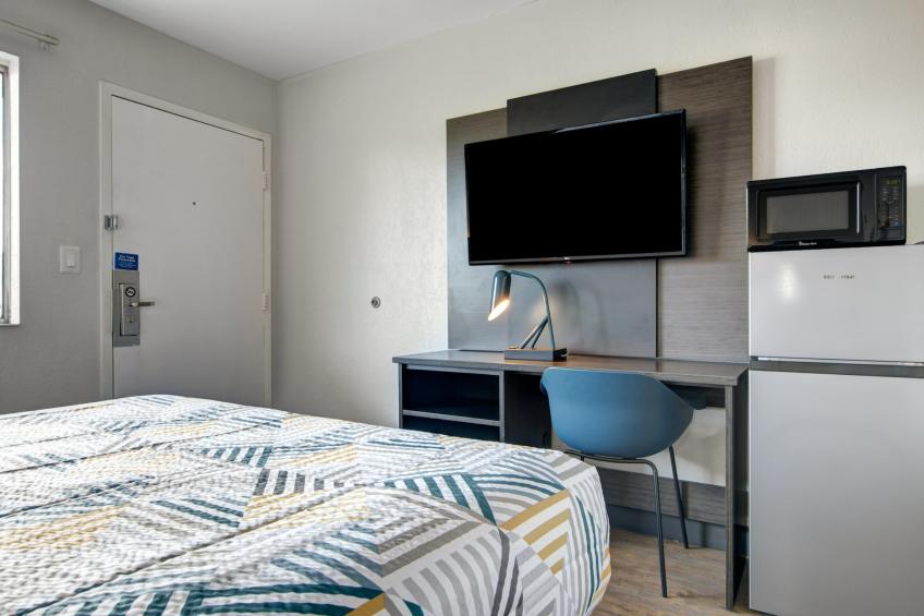 1 Queen Bed  Mobil Access Tub Nsmk Micfridg - foto 9