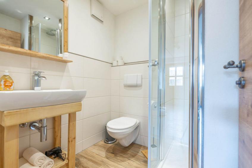 mit Terrasse und zwei Schlafzimmer - foto 9