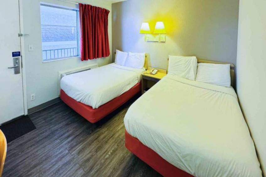 2 Full Beds  Non-Smoking Kitchen