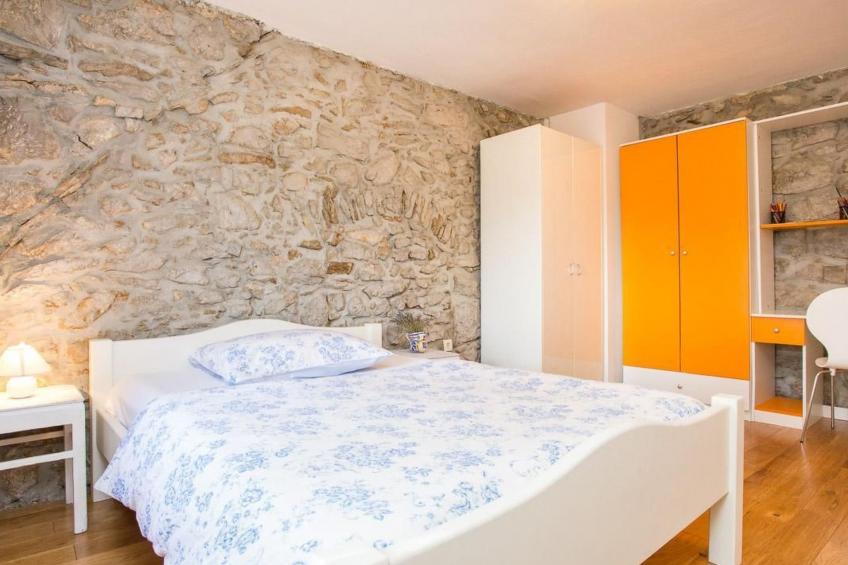 Haus mit modernem Interieur und einer alten Taverne - foto 14