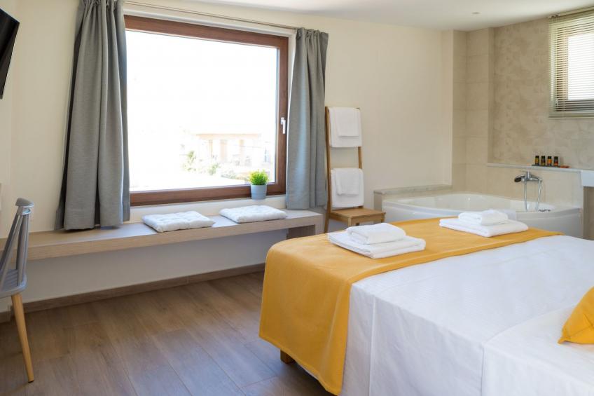 Haus in Agia Marina mit Außenpool - foto 6