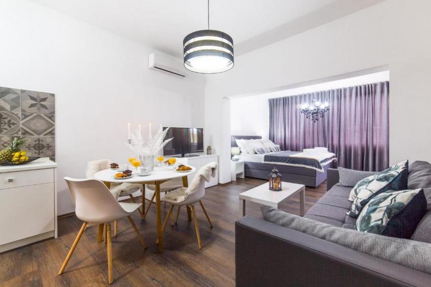 Charming Villa with Outdoor Pool, BBQ, and Sun Deck in Tranquil Kaštela Area - Five bedroom Villa - foto 11