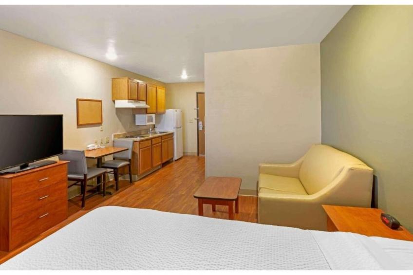 1 Full Bed  Non-Smoking Kitchen - foto 9