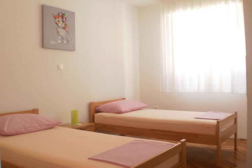 Moderne Ferienwohnung in Omiš mit Terrasse und Garten - foto 19