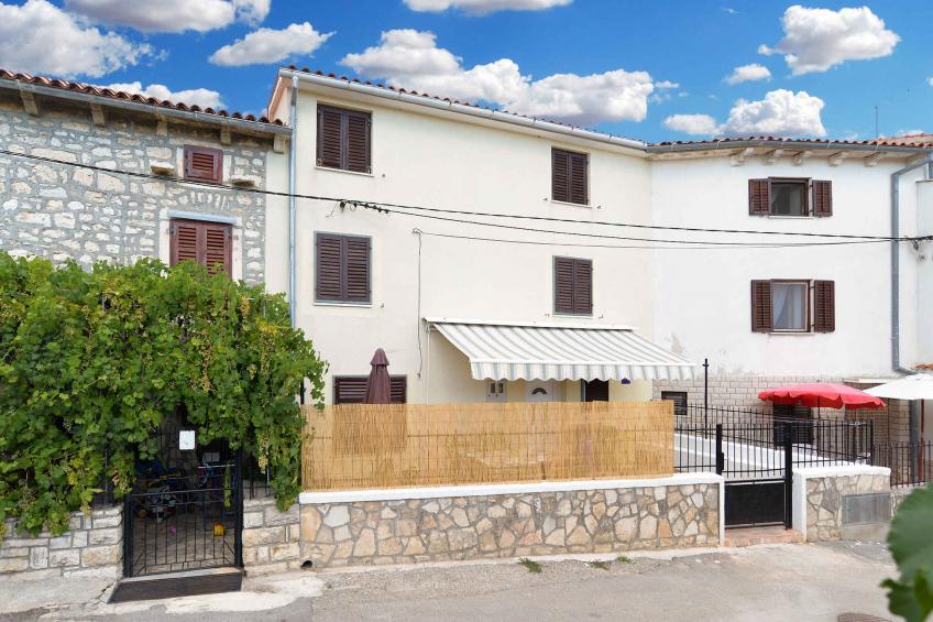 Holiday home with air conditioning and terrace - BF-87V25