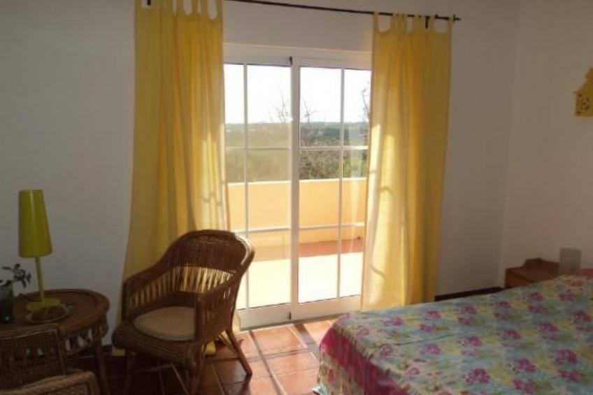 mit Balkon, Terrasse und Außenpool - foto 9