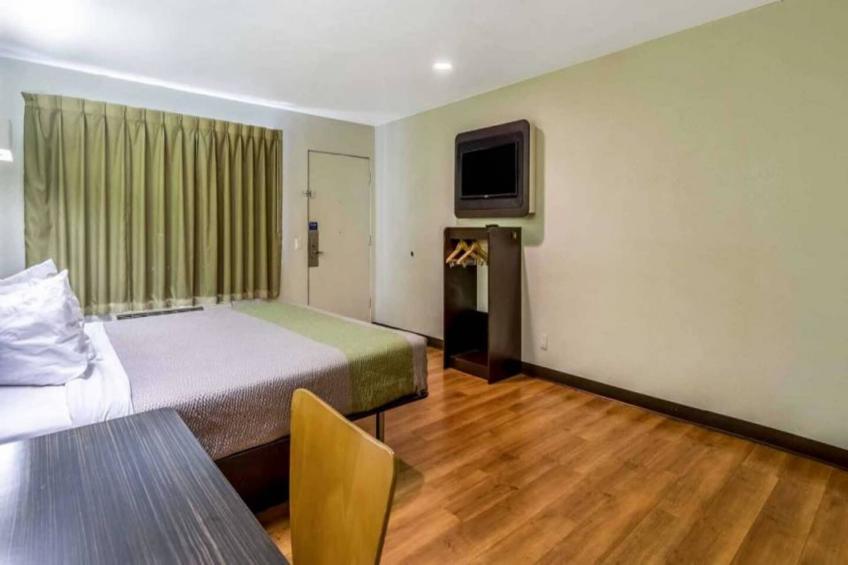 1 QUEEN BED  NON-SMOKING - foto 7