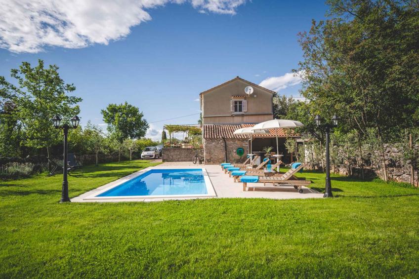 Villa met zwembad en airconditioning - BF-BNDK6