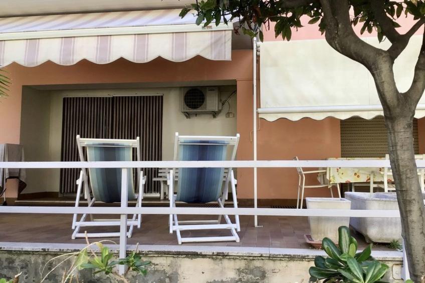 Gemütliche Ferienwohnung in Roseto Degli Abruzzi mit Privatem Garten