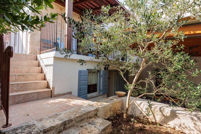 Traditionelles Steinhaus am Meer in Preko - foto 28