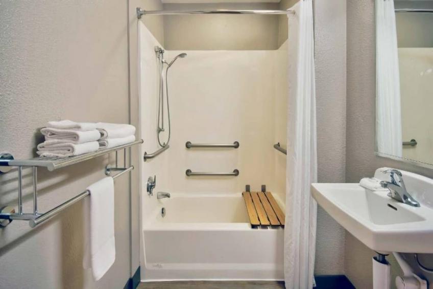 1 Queen Bed  Micfridge - foto 14
