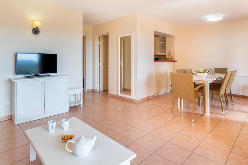 Pierre & Vacances Village Pont Royal en Provence Apartment 8 people - 2 bedrooms + 1 sleeping alcove - Balcony - foto 2