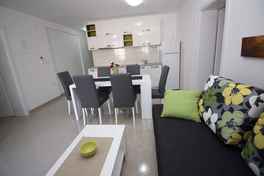Holiday apartment with modern furniture and pool, free wi-fi, air conditioning and parking - BF-W6BB - foto 9