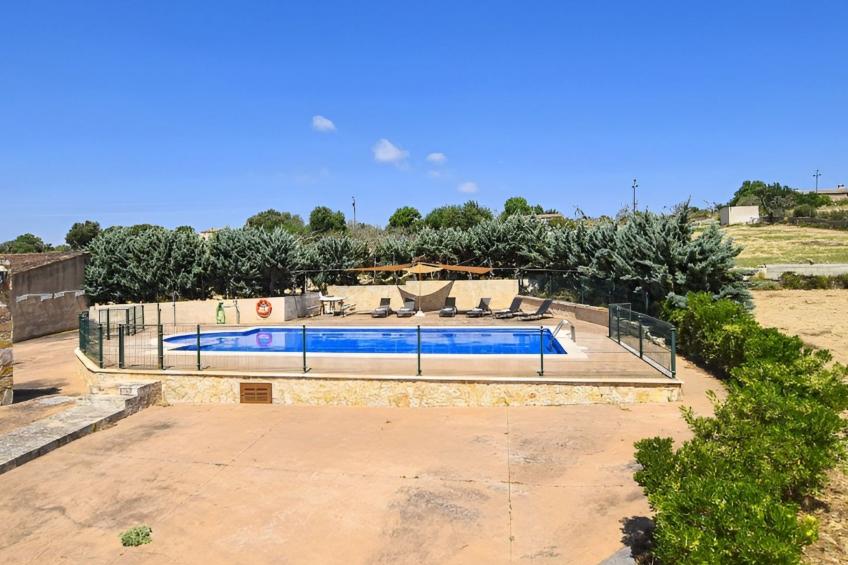 Finca mit großem eingezäunten Pool und Klimaanlage. - foto 17