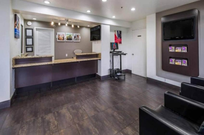 1 King Bed  Non-Smoking Kitchen - foto 45