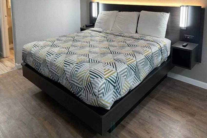 1 King Bed  Suite Smoking Kitchen Sofa-Bed - foto 5