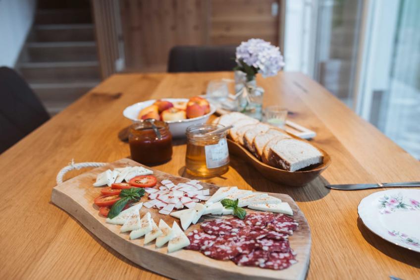 Cozy Holiday Home with Fireplace and Scenic Hills in Bistrica ob Sotli - Two Bedroom Holiday Home - foto 4