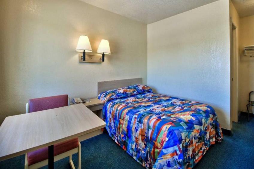 1 QUEEN BED  NON-SMOKING - foto 7