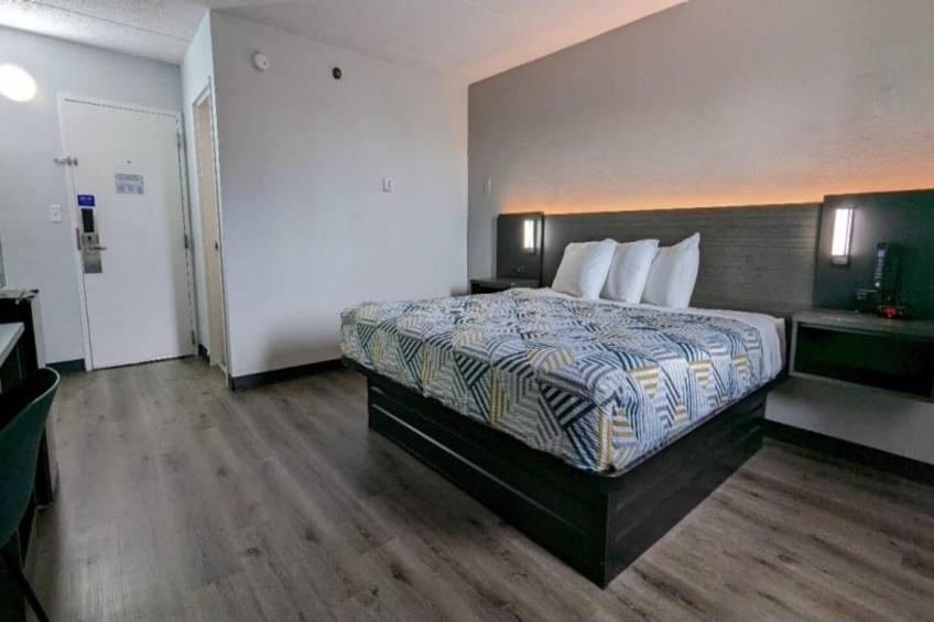 1 King Bed