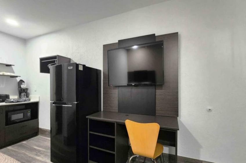 1 Queen Bed  Non-Smoking Kitchen - foto 20