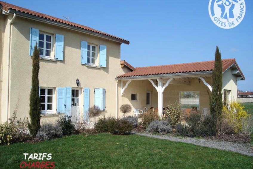 Maison de Vacances CHALAIN-LE-COMTAL