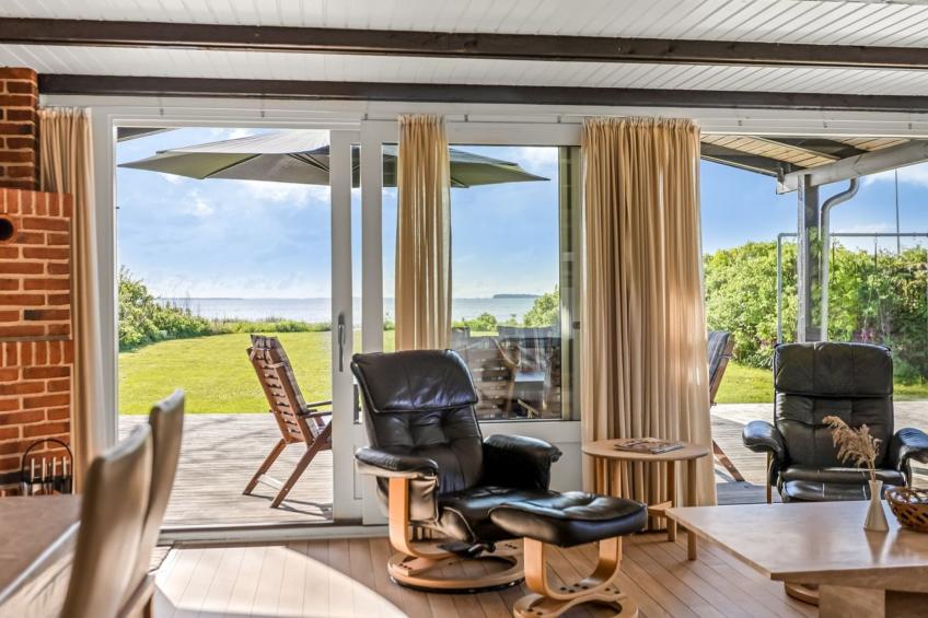 "Ørn" - 5m from the sea