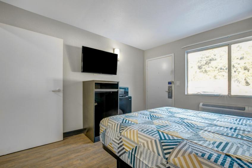 1 Queen Bed  Mob Acc RI Shwr Nsmk Micfridg - foto 7