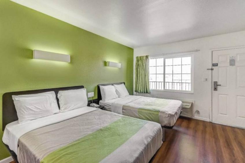 2 Queen Beds  Non-Smoking Micfridge - foto 26