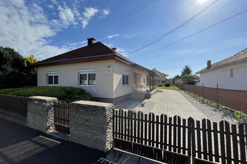 Holiday apartment with barbecue and children's swing - BF-F2D3