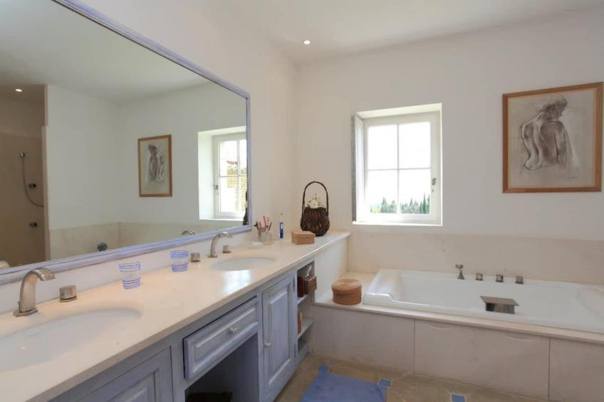 Bastide avec piscine 3 terrasses dans un écrin de verdure - foto 23