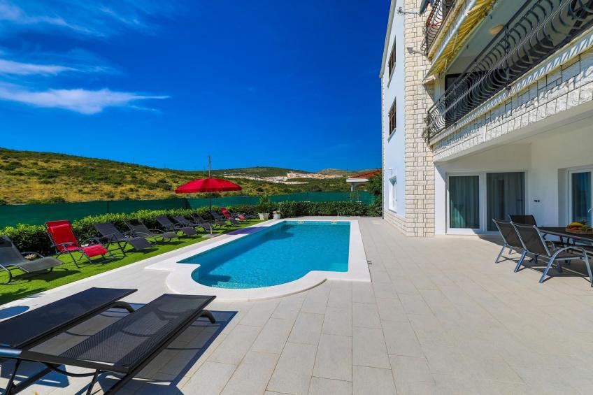 Scenic Elegant Trogir Villa with Pool - Five Bedroom Villa - foto 68