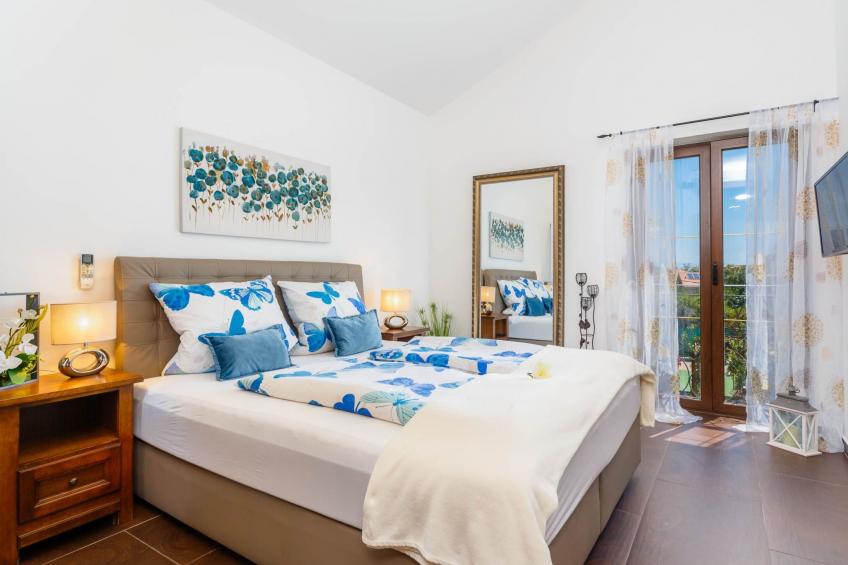 Villa Kamenica  im mediterranen Stil mit Innen- und Außenpool - foto 38