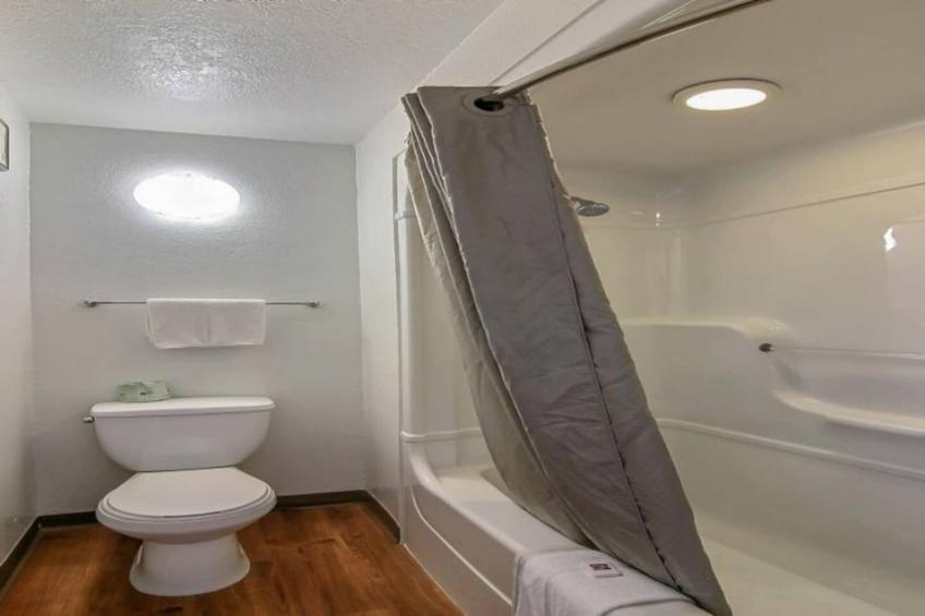 1 Full Bed  ADA/Tub - foto 18