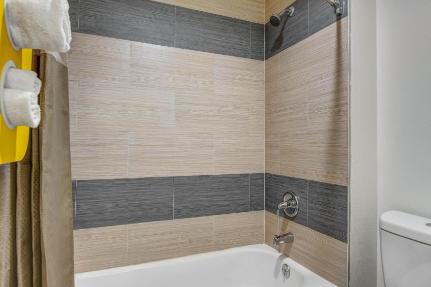 1 King Bed  Non-Smoking Hot Tub - foto 15