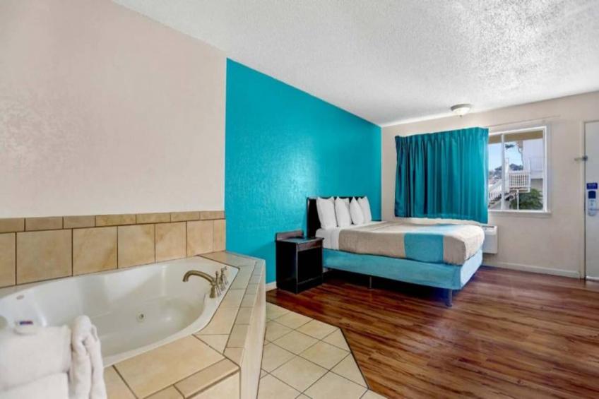 1 King - 1 Full Bed  Mobil Access RI Shwr Nsmk Ste - foto 20