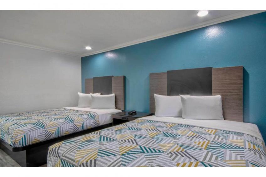 2 Queen Beds  Non-Smoking Micfridge - foto 28
