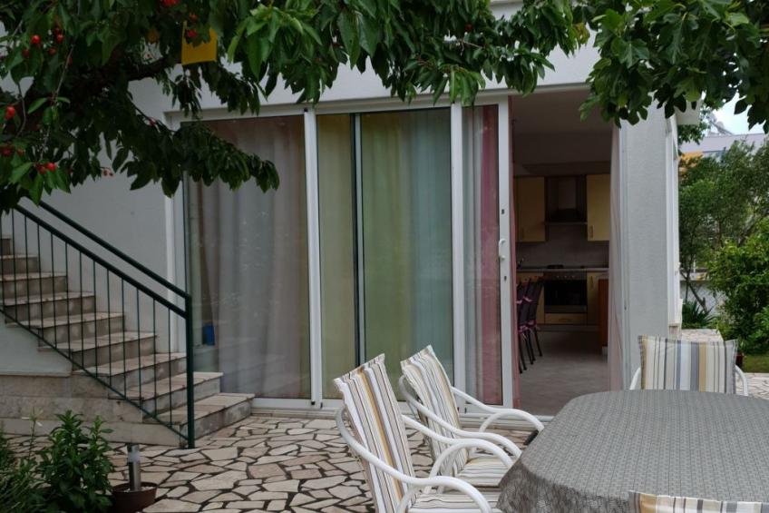 Großes, strandnahes Ferienhaus in Podglavica - foto 22