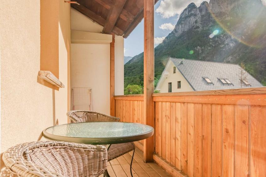 Log pod Mangartom Amazing Apartment with Balcony - One Bedroom Apartment with Balcony - foto 29