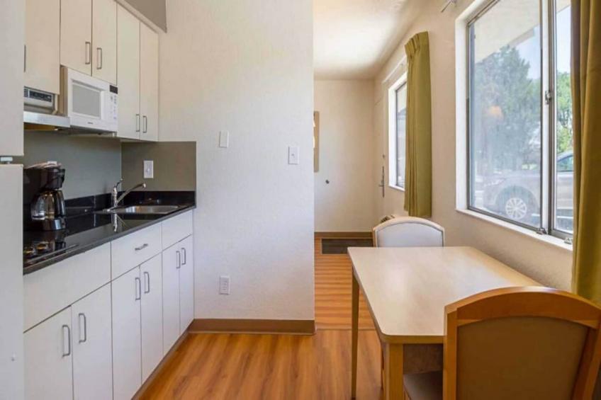 2 FULL BEDS  KITCHEN - foto 3