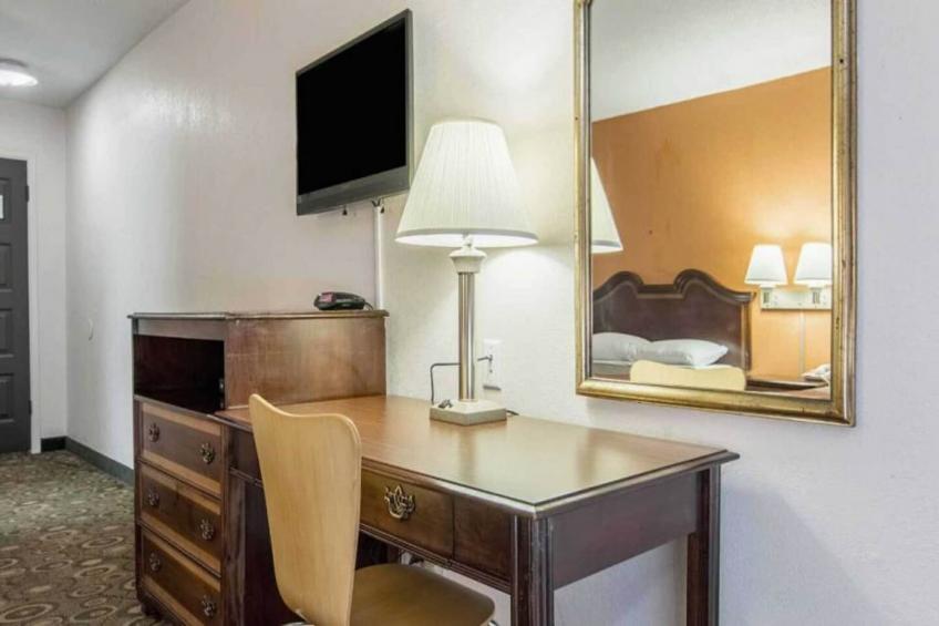 1 King Bed  Non-Smoking Micfridge - foto 21