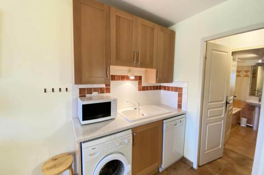 04b5 : Beau Studio Dans Un Mas Provençal - Piscine - foto 9