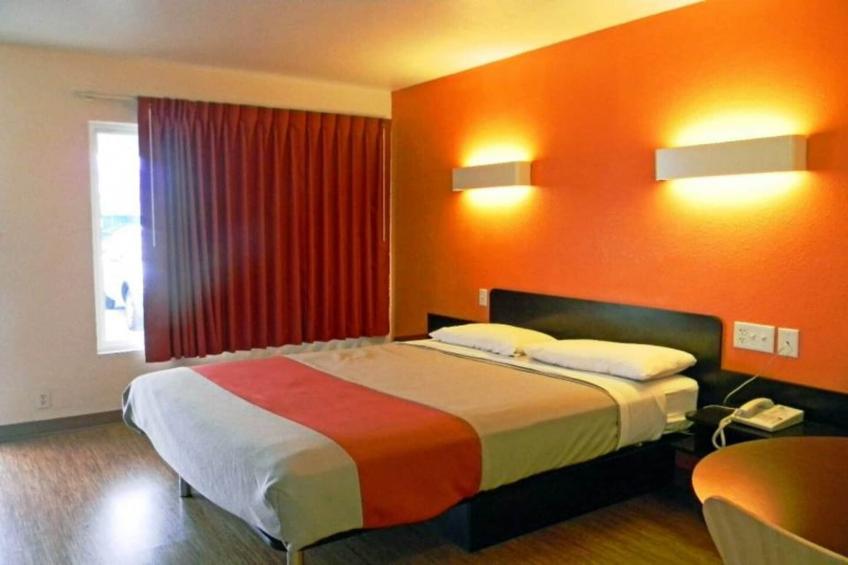 1 King Bed  Non-Smoking - foto 15